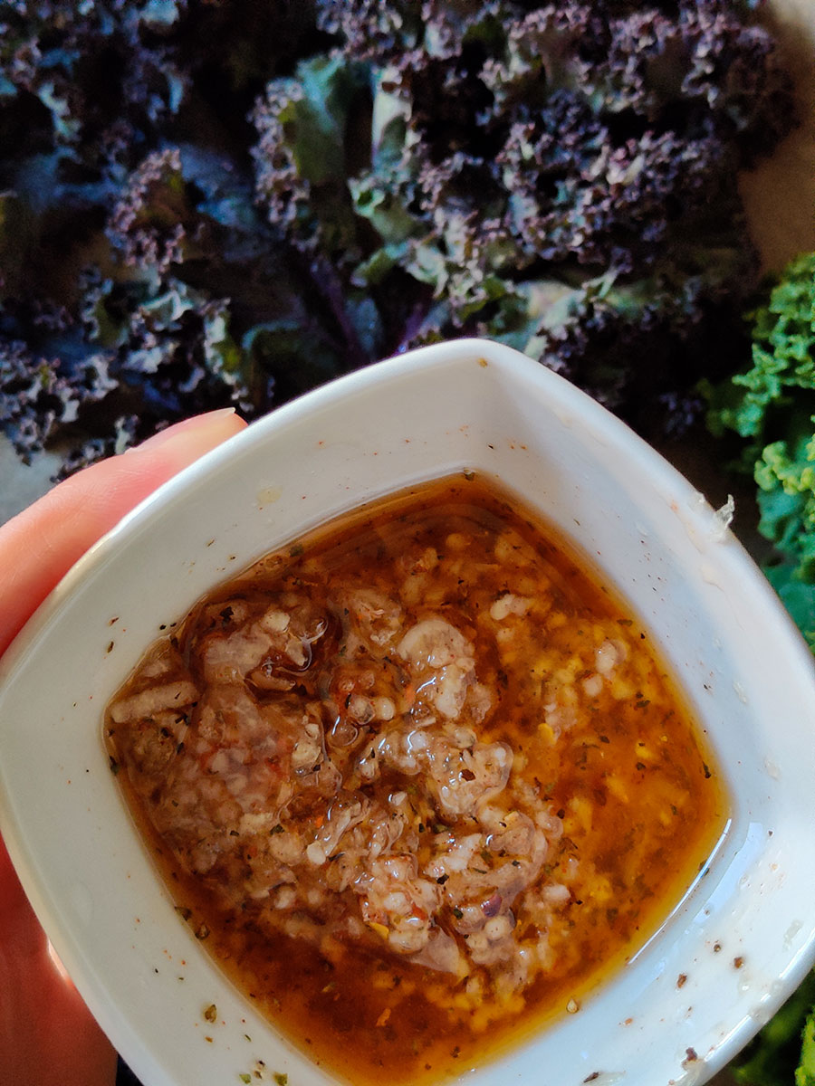 Sasmalcināts ķiploks tuvplānā